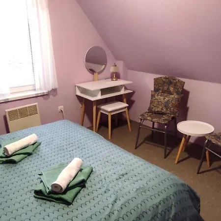 Petunia-dom S Dvoma Spalnami Tatil Evi Bešeňová