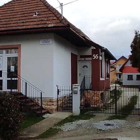 Petunia-dom S Dvoma Spalnami * Bešeňová
