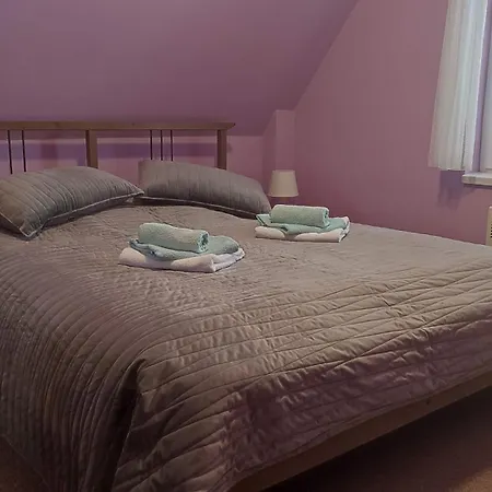 Petunia-dom S Dvoma Spalnami Bešeňová